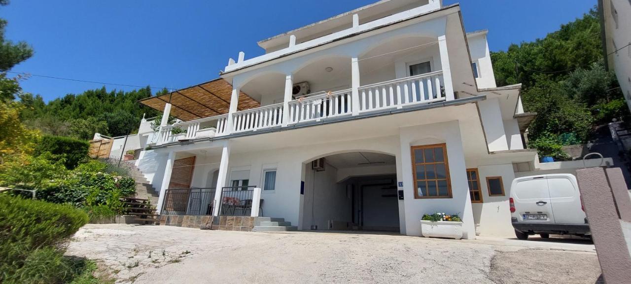 Apartments Dana Omiš Esterno foto